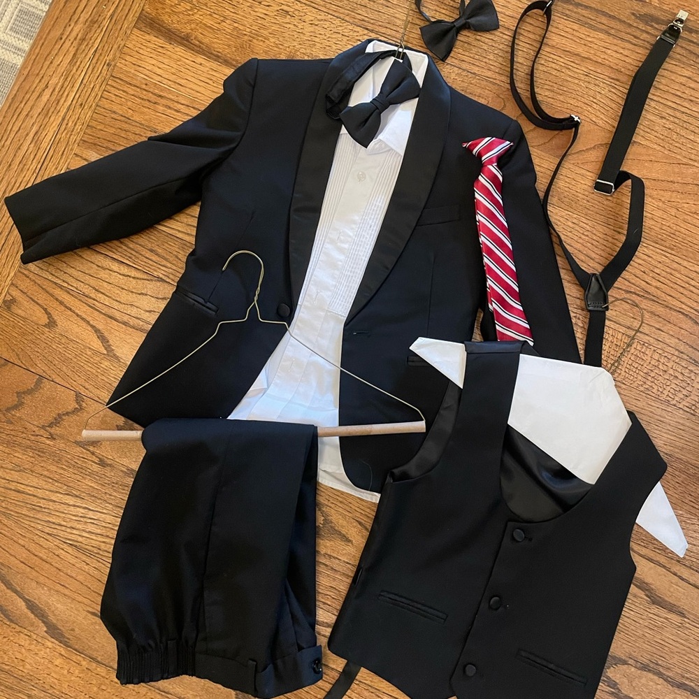 Perry Ellis Boys Tuxedo - Size 6